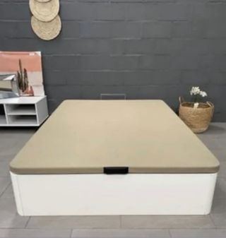 Canapés y colchones en liquidación