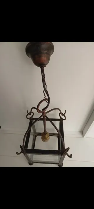 Farol antiguo de metal y cristal