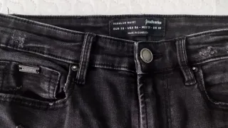 Pantalón pitillo Stradivarius negro Roto Talla M