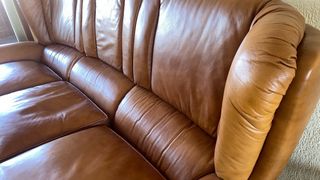 Sofá trisillo y butaca de piel