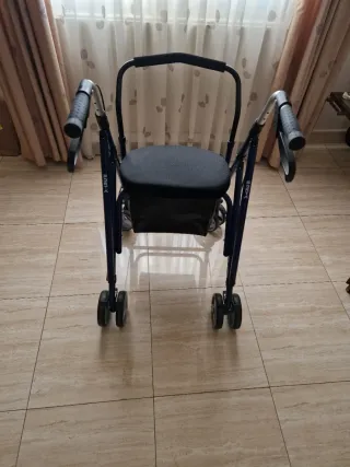 Andador azul con asiento