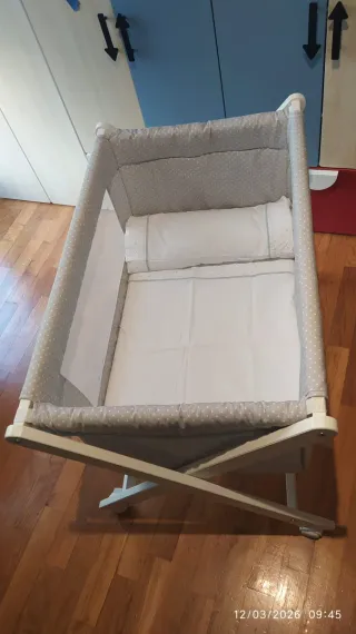 Minicuna bebé Carolina.  red  agujerito cosido.