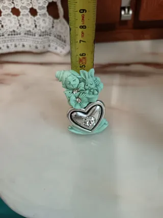 Pagliaccio in resina con cuore placcato argento