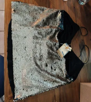 Top lentejuelas Stradivarius negro y dorado