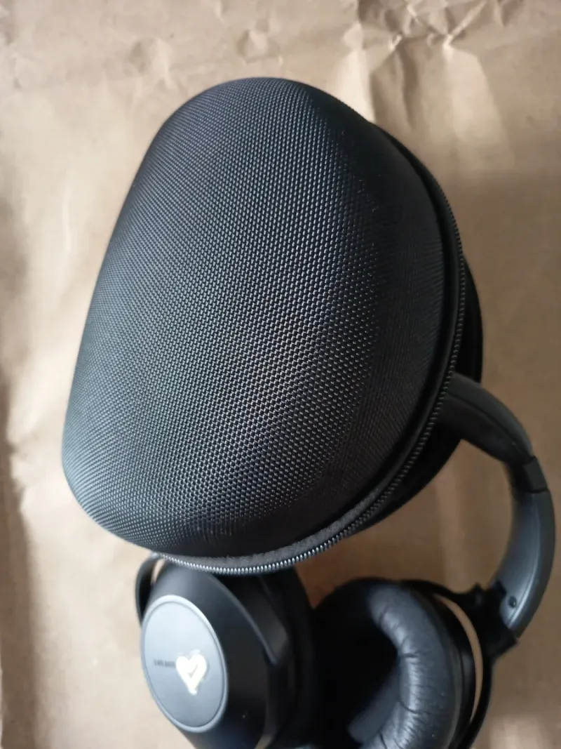 Auriculares negros con funda afbeelding 2