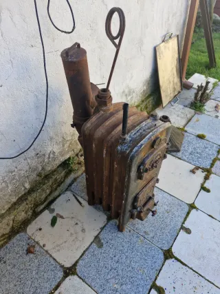 Caldera de leña antigua