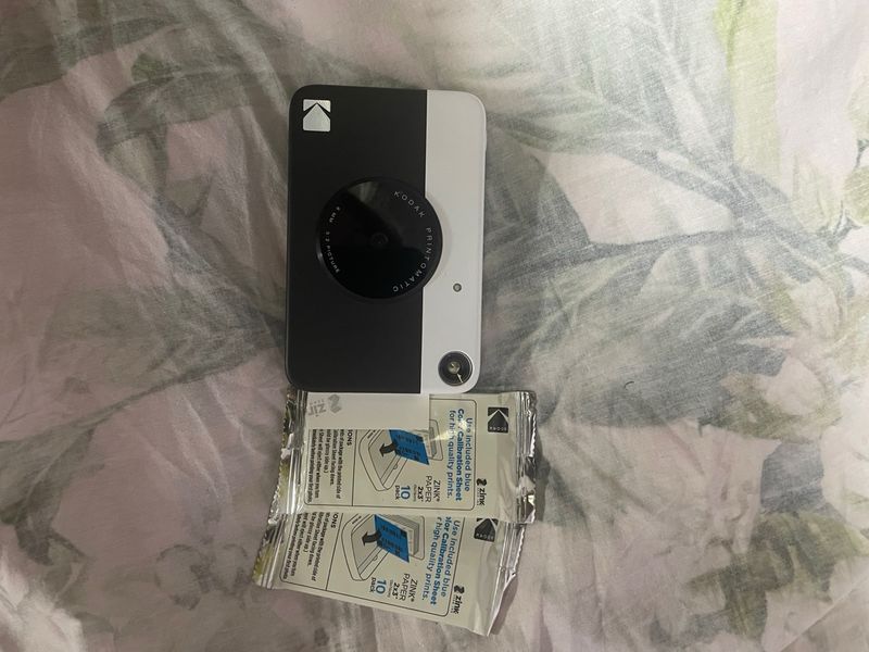 Cámara Kodak Printomatic Negra y Blanca
