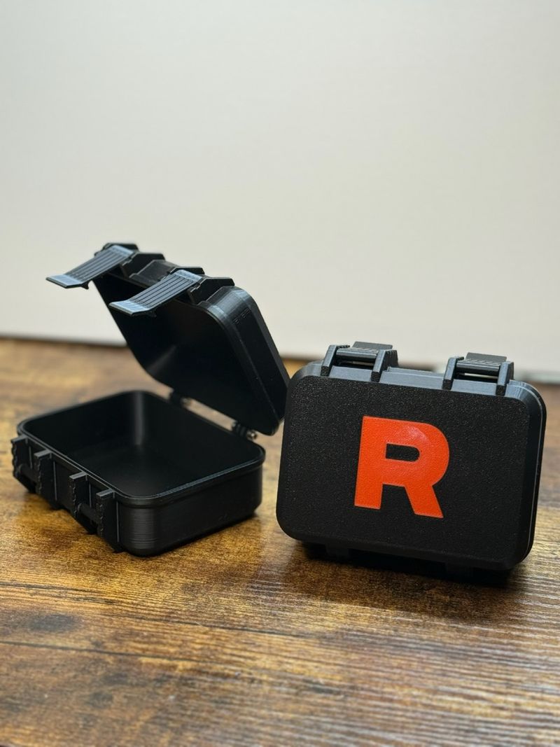Caja almacenamiento cartas Pokémon Team Rocket