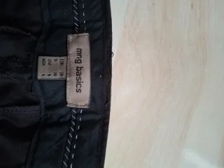 Pantalón negro Mango