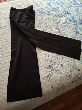 Pantalón negro Mango