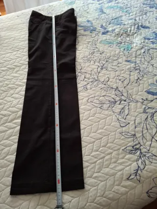 Pantalón negro Mango