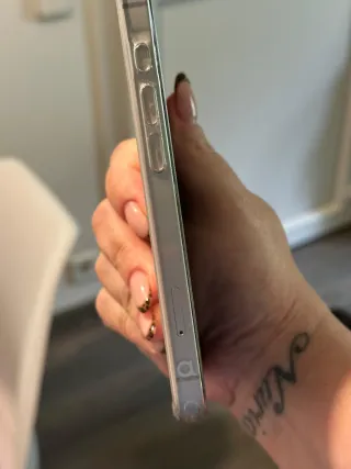 iPhone 16e 256GB 20 dias de uso con ticket de comp