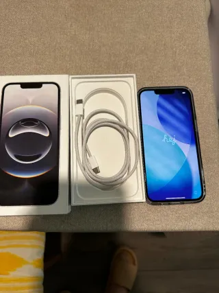 iPhone 16e 256GB 20 dias de uso con ticket de comp