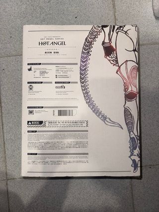 Figura Hot Toys Alien Girl AVP 1/6