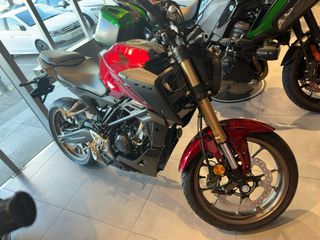 Honda CB125R 2023 Naked Roja/negra