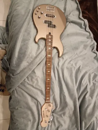 Bajo Eléctrico Yamaha BB614