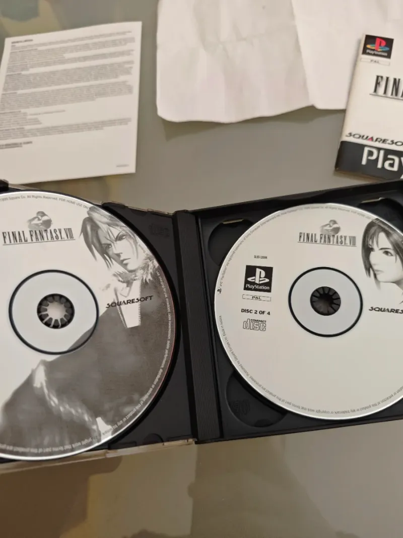 Final Fantasy VII PS1 (4 Discos) afbeelding 2