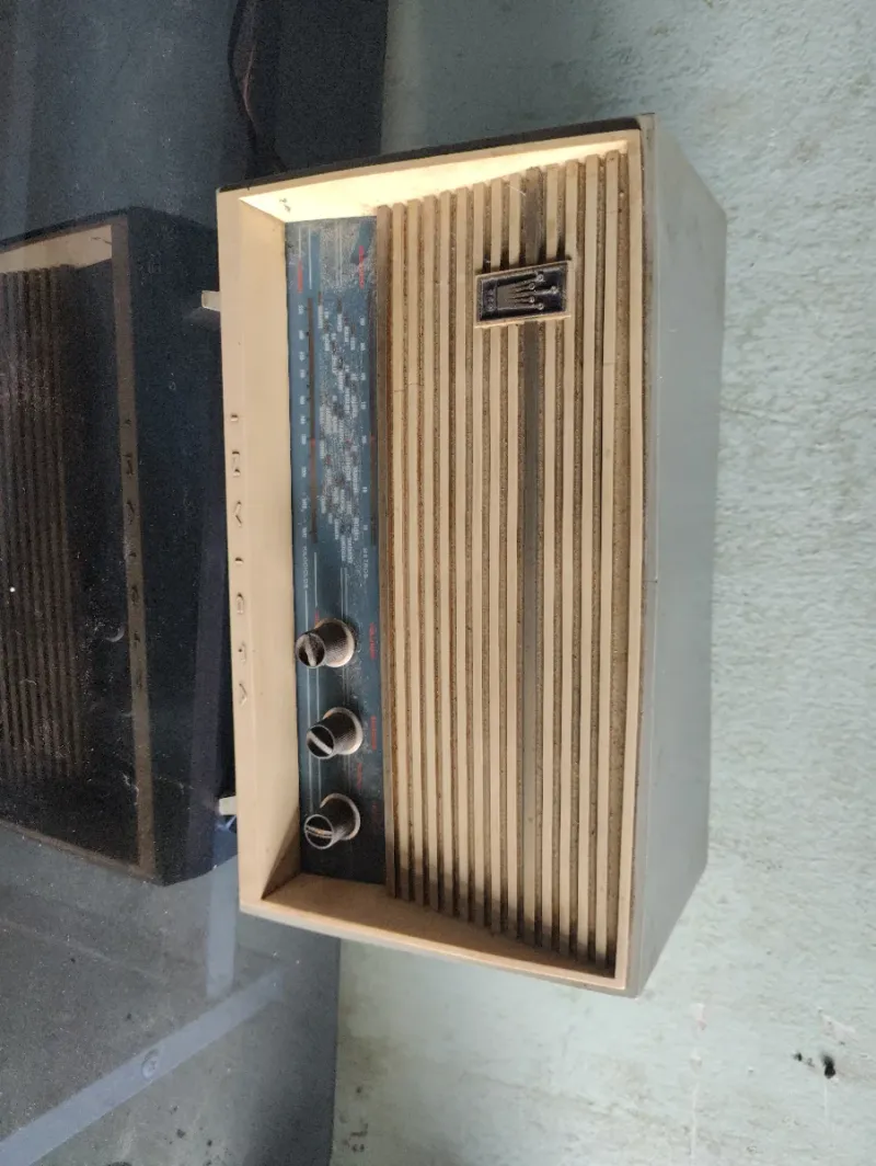 Radio Vintage Invicta Beige/Gris