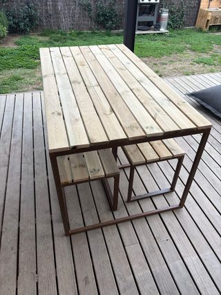 Mesa y bancos exterior hierro y madera