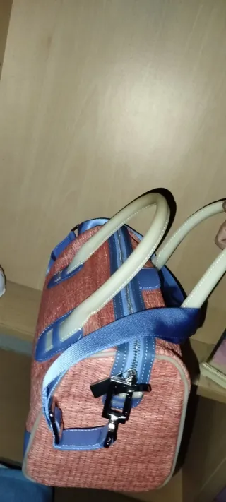 Bolso de mano y hombro rosa y azul