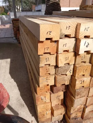 Vigas, listones, postes, pilares, puntales  madera