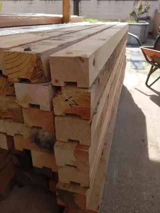 Vigas, listones, postes, pilares, puntales  madera