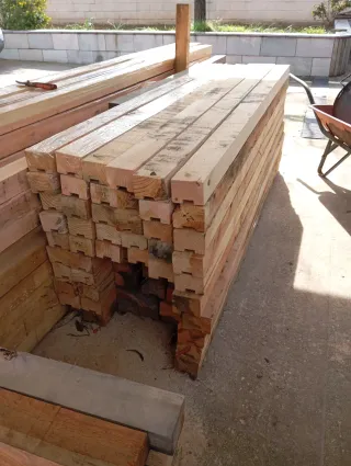 Vigas, listones, postes, pilares, puntales  madera