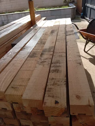 Vigas, listones, postes, pilares, puntales  madera