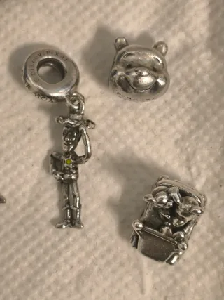 Pulsera Pandora con varios charms