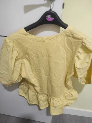 Blusa amarilla manga corta talla M