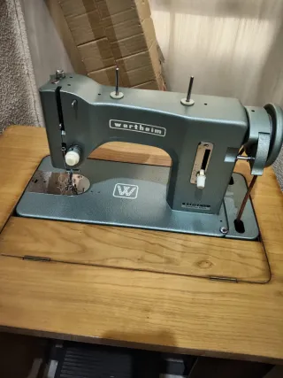 Máquina de coser Wertheim antigua