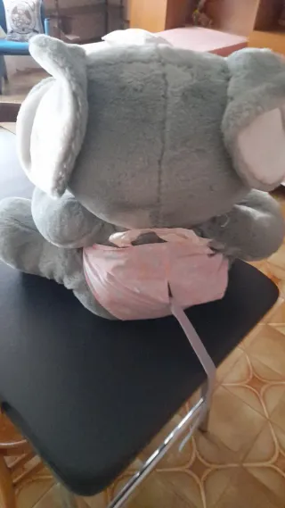 Peluche grande grigio con bavaglino