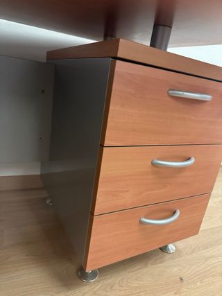 4 Mesas de oficina madera y metal -cajones70€xmesa