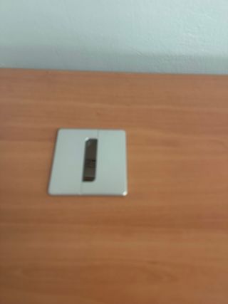 4 Mesas de oficina madera y metal -cajones70€xmesa