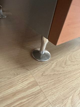 4 Mesas de oficina madera y metal -cajones70€xmesa