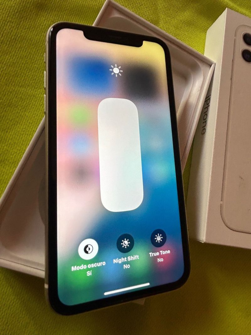iPhone 11 64GB Blanco afbeelding 2