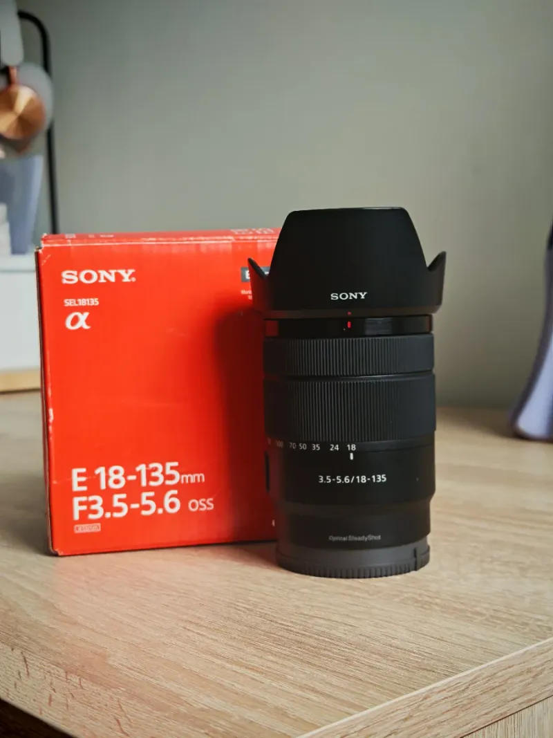 Objetivo Sony E 18-135mm F3.5-5.6 OSS COMO NUEVO