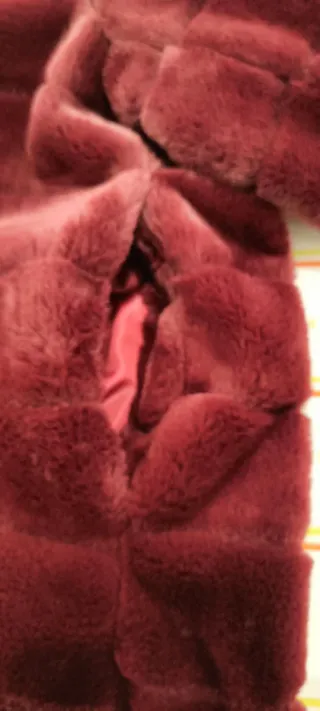 Abrigo de pelo sintético burdeos