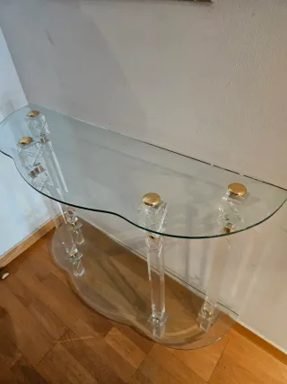 Recibidor de cristal y acrílico dorado