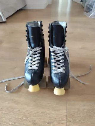Patines de 4 ruedas negros talla 40