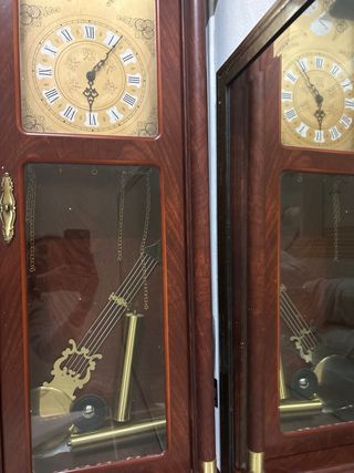 Reloj de pared madera con péndulo