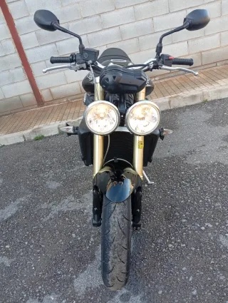 Triumph Street Triple 675 Negra