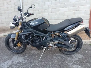 Triumph Street Triple 675 Negra