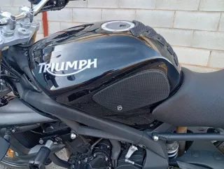Triumph Street Triple 675 Negra