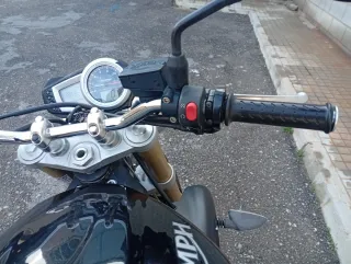 Triumph Street Triple 675 Negra