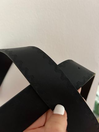 Cintura nera con fibbia argentata