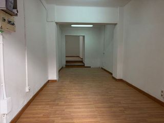 Local comercial en venta en La Teixonera en Barcelona