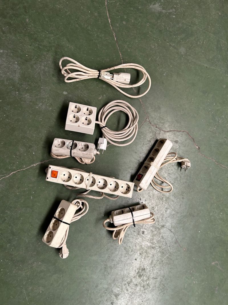 Lote Regletas y Alargaderas Eléctricas