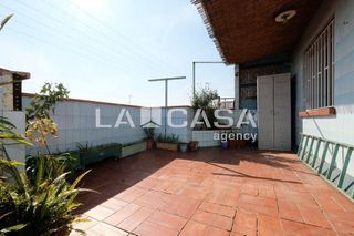 Ático en venta en La Prosperitat en Barcelona