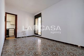 Ático en venta en La Prosperitat en Barcelona